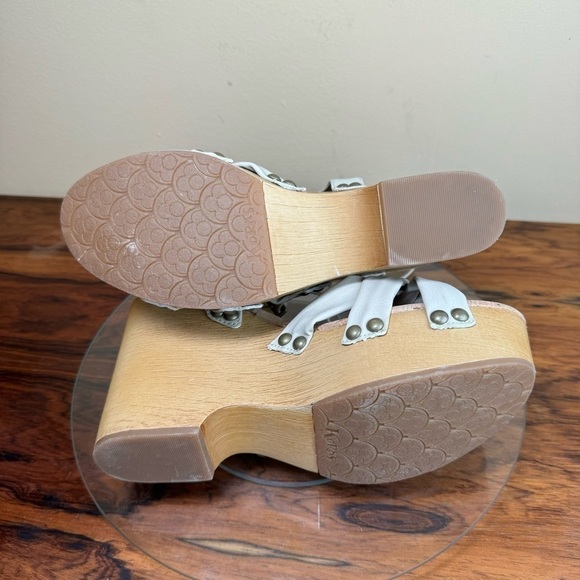 Korks Dawson Sandal in Off White - Picture 14 of 14